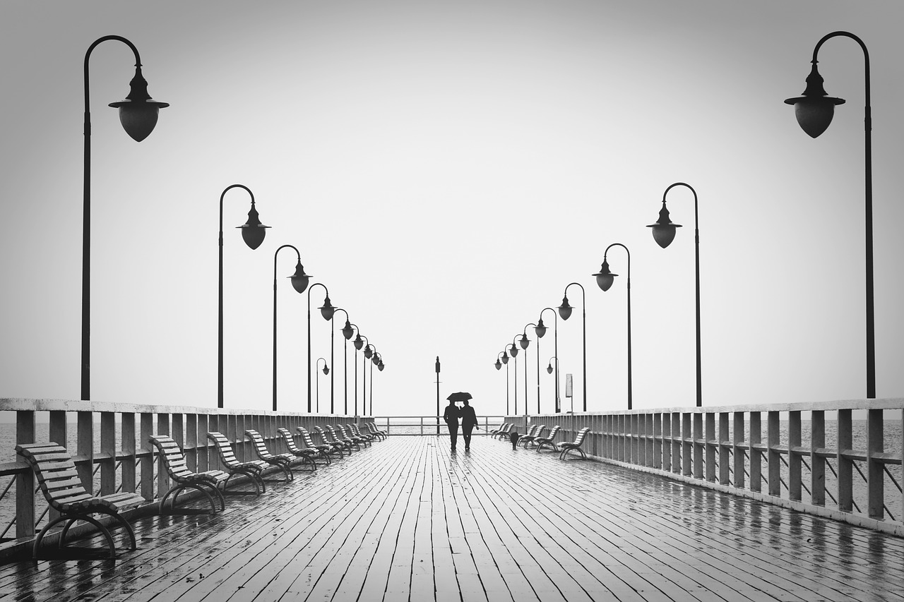 動漫圖片中的雨境，情感與魅力的表達